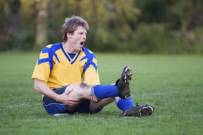 Knee injury illustration