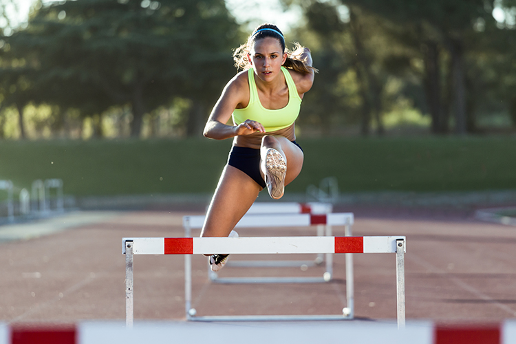 Track hurdles representing the concept of reward thresholds in neurofeedback training